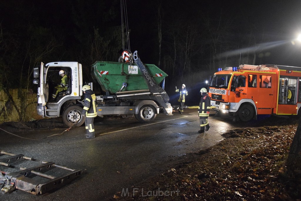 Container LKW umgestuerzt Koeln Brueck Bruecker- Dellbruecker Mauspfad P527.JPG - Miklos Laubert